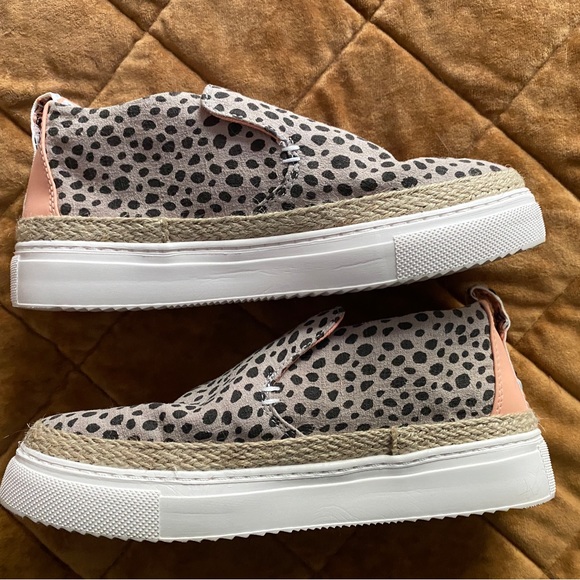 Hey Dude Shoes - HEY DUDE | “Peyton Cheetah Beige”